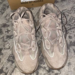 USED - Yeezy Taupe Light 500 - size 9